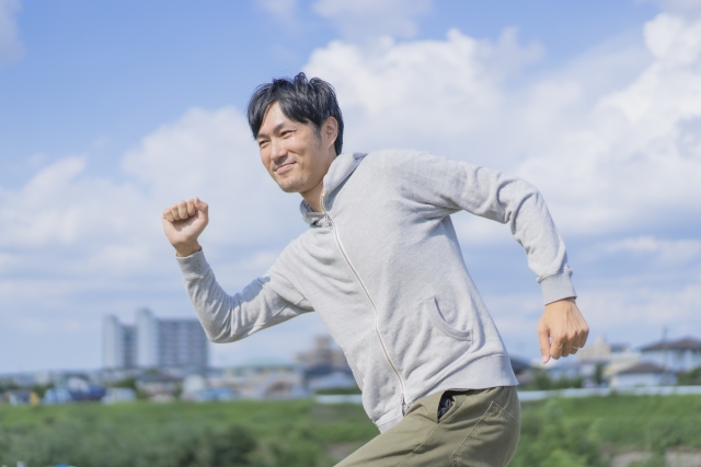 ランニングする男性